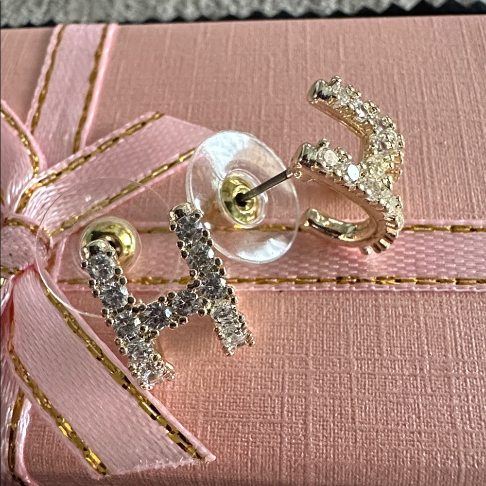 Clear Stone Pop H Earrings